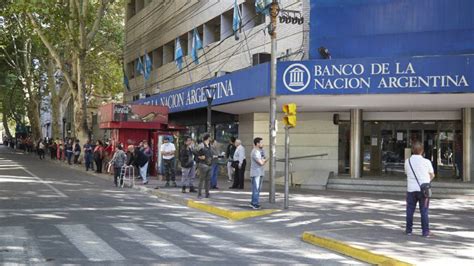 a que hora abren los bancos en argentina